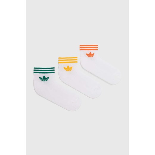 adidas Originals skarpetki 3-pack kolor biały IX7521 ze sklepu ANSWEAR.com w kategorii Skarpetki damskie - zdjęcie 173889812