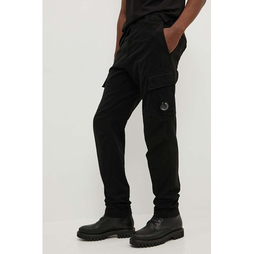 C.P. Company spodnie STRETCH SATEEN CARGO PANTS męskie kolor czarny w fasonie 52 wyprzedaż PRM
