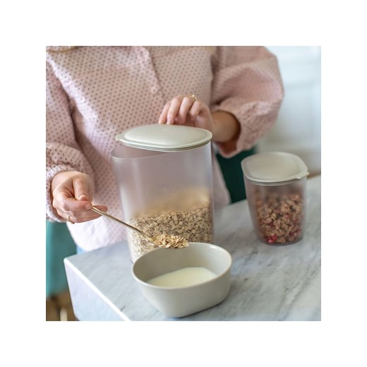 koziol Pojemnik &quot;Connect Oval Storage L&quot; w kolorze kremowym - 2,5 l ze sklepu Limango Polska w kategorii Pojemniki kuchenne - zdjęcie 173929684