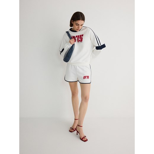 Reserved - Dzianinowe szorty z nadrukiem - złamana biel ze sklepu Reserved w kategorii Szorty - zdjęcie 173957180
