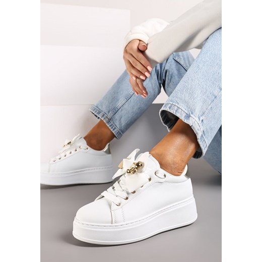 Biało-Złote Sneakersy na Platformie z Kokardką i Broszką Grivia ze sklepu born2be.pl w kategorii Buty sportowe damskie - zdjęcie 173980984