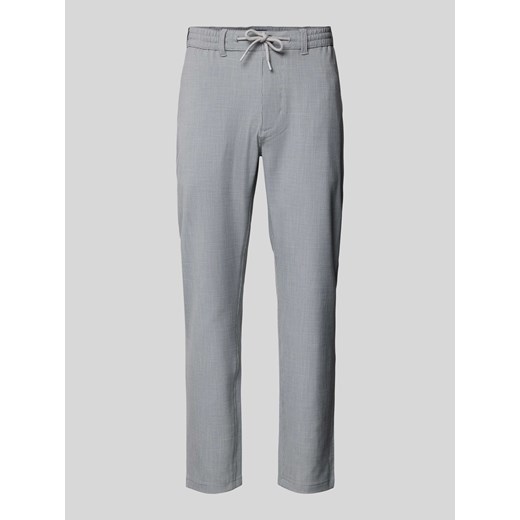 Spodnie materiałowe o kroju tapered fit z kieszeniami z tyłu ze sklepu Peek&Cloppenburg  w kategorii Spodnie męskie - zdjęcie 173984373
