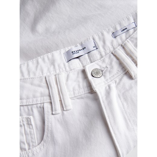 Białe spodenki męskie Reserved casual 