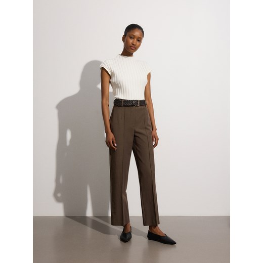 Reserved - Spodnie z paskiem - ciemnobrązowy Reserved M Reserved