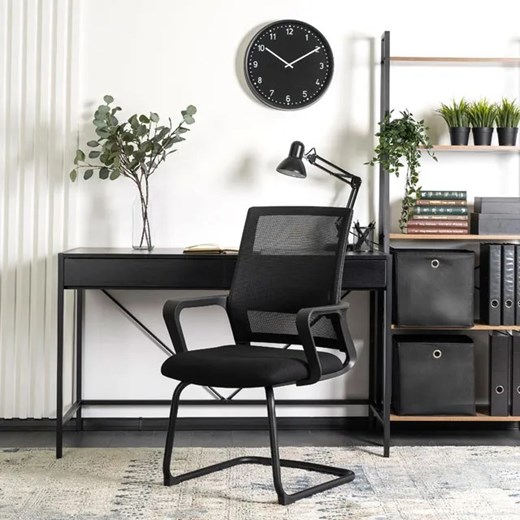 Czarne krzesło konferencyjne z podłokietnikami - Egio Elior One Size Edinos.pl