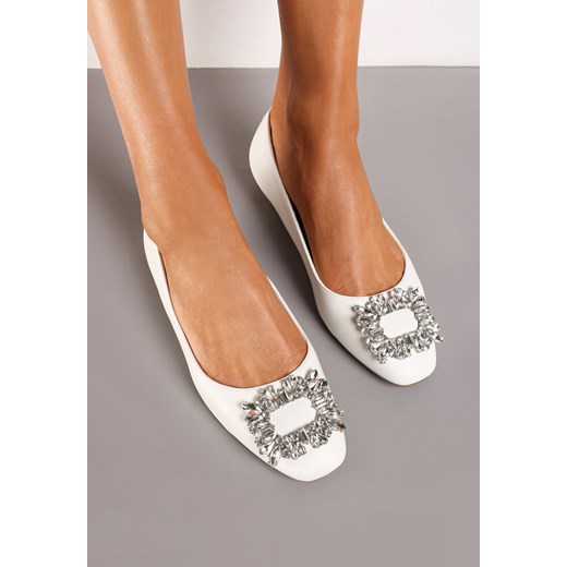 Białe Płaskie Balerinki z Metalową Aplikacją Olivivia 41 promocyjna cena born2be.pl