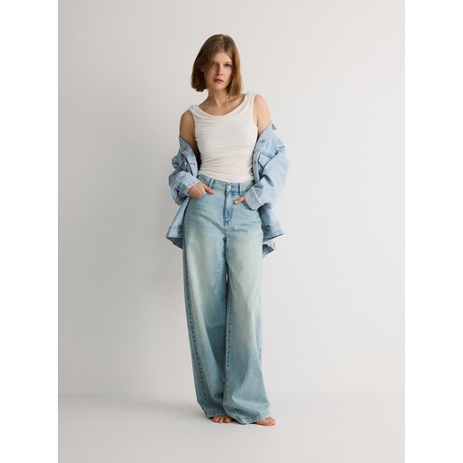 Reserved - Top z drapowanym dekoltem - złamana biel ze sklepu Reserved w kategorii Bluzki damskie - zdjęcie 174014020