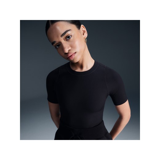 Damska koszulka z krótkim rękawem Dri-FIT Nike Zenvy Rib - Czerń Nike L (EU 44-46) Nike poland