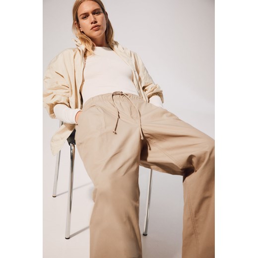 H & M - Spodnie chinos ze sznurkiem - Beżowy H & M M H&M