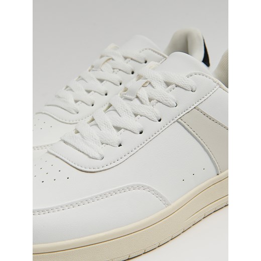 Cropp - Jasne sportowe trampki - biały Cropp 37 Cropp