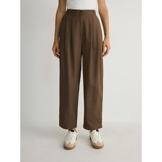 Reserved - Spodnie chino z wiskozą - brązowy ze sklepu Reserved w kategorii Spodnie damskie - zdjęcie 174046960