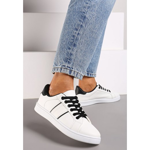 Biało-Czarne Płaskie Sneakersy ze Sznurowaniem Ozdobione Paskami Elithna ze sklepu born2be.pl w kategorii Buty sportowe damskie - zdjęcie 174070383