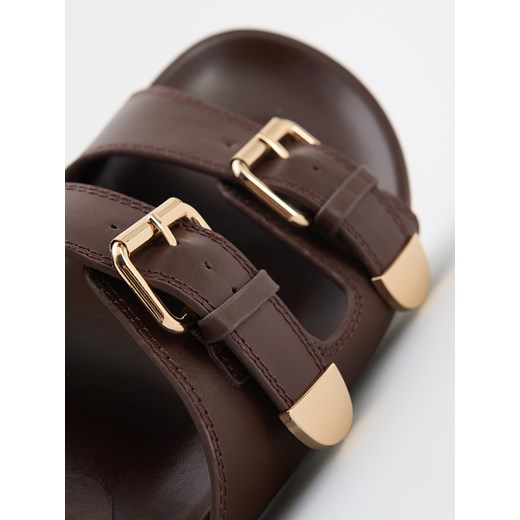 Klapki damskie Reserved bez zapięcia brązowe casual na lato 