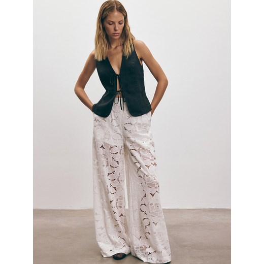 Reserved - Koronkowe spodnie - złamana biel Reserved XS Reserved
