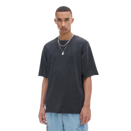 Cropp - Czarna koszulka z surowym wykończeniem - czarny ze sklepu Cropp w kategorii T-shirty męskie - zdjęcie 174289641