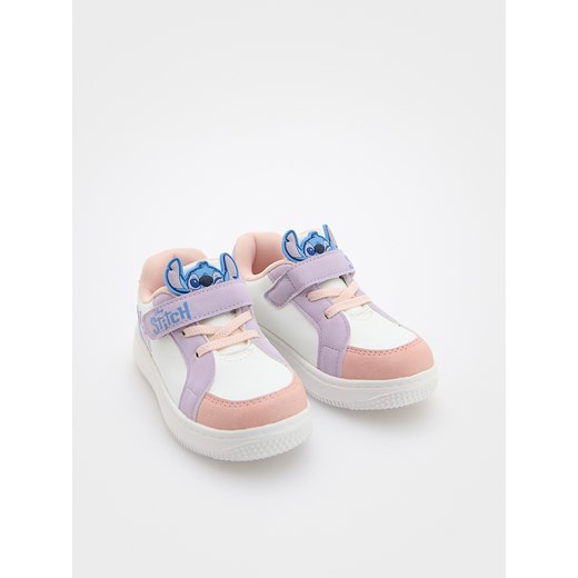 Reserved - Sneakersy Lilo i Stitch - biały ze sklepu Reserved w kategorii Buty sportowe dziecięce - zdjęcie 174559480