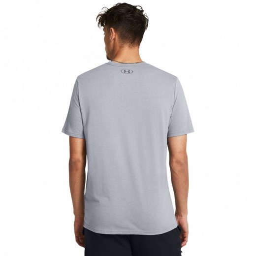 Męski t-shirt z nadrukiem Under Armour UA M Branded Gel Stack Ss - szary ze sklepu Sportstylestory.com w kategorii T-shirty męskie - zdjęcie 174562264