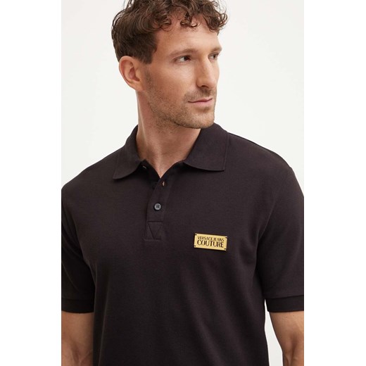 Versace Jeans Couture polo bawełniane kolor czarny z aplikacją 77GAGT08 CJ01T ze sklepu ANSWEAR.com w kategorii T-shirty męskie - zdjęcie 174567730
