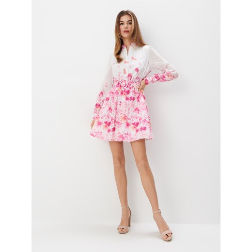 Mohito - Koszulowa sukienka mini w kwiaty - pastelowy różowy ze sklepu Mohito w kategorii Sukienki - zdjęcie 174577752