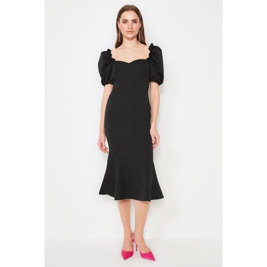 Sukienka Trendyol z dekoltem karo czarna z krótkim rękawem midi 
