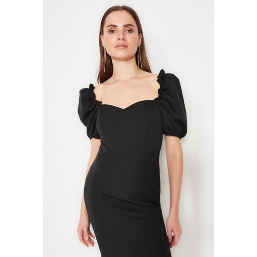 Sukienka Trendyol z dekoltem karo midi 