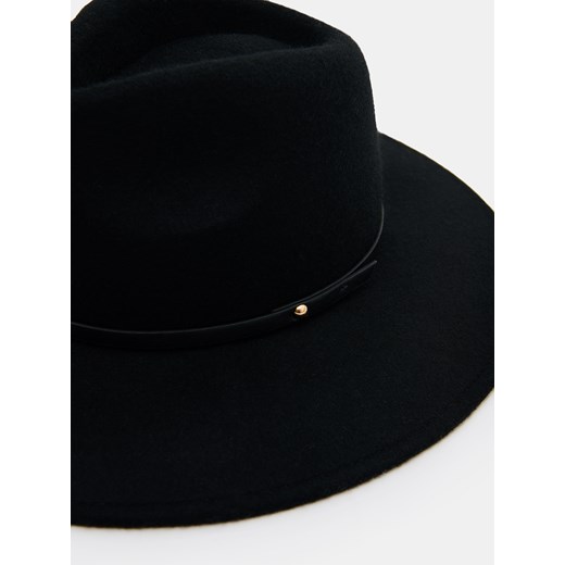 Czarny kapelusz damski Mohito 