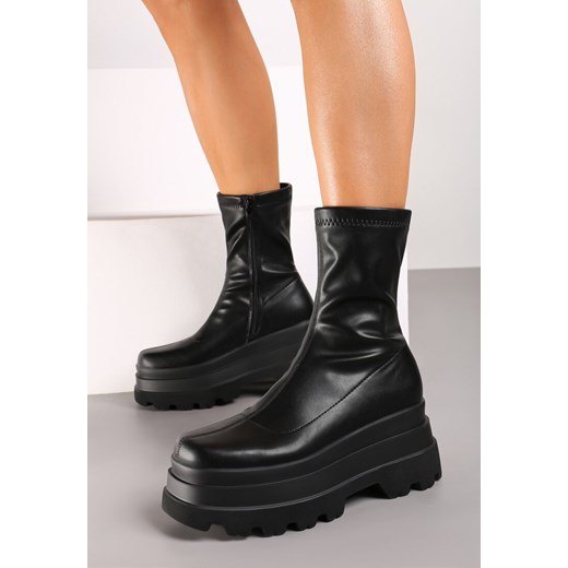 Czarne Botki Workery na Grubej Podeszwie z Dopasowaną Cholewką Zapinane na Suwak Queniefra ze sklepu born2be.pl w kategorii Botki - zdjęcie 174598012