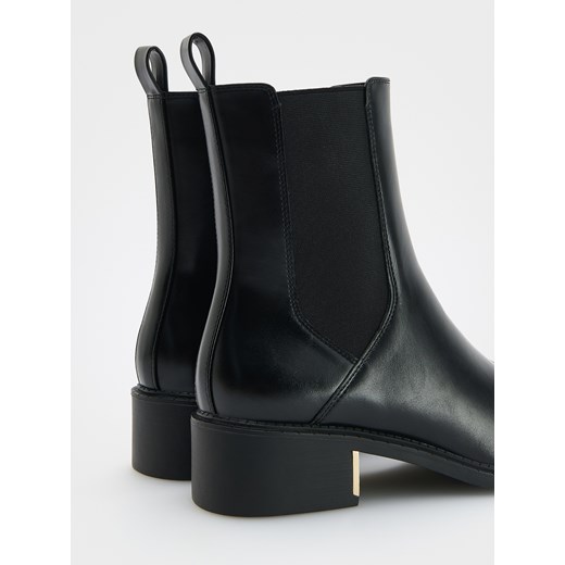 Botki Reserved na obcasie czarne bez zapięcia na zimę 