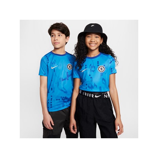 Przedmeczowa koszulka piłkarska z krótkim rękawem dla dużych dzieci Nike Dri-FIT Chelsea F.C. Academy Pro - Niebieski ze sklepu Nike poland w kategorii T-shirty chłopięce - zdjęcie 174671244