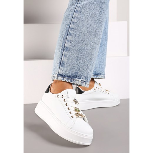 Biało-Czarne Płaskie Sneakersy z Metalicznymi Aplikacjami 3D Mivita ze sklepu born2be.pl w kategorii Buty sportowe damskie - zdjęcie 174679520