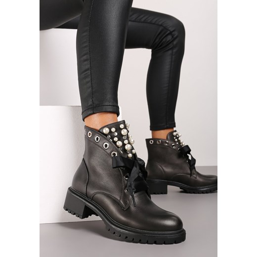 Srebrne Botki z Ozdobnymi Sznurówkami Perłami i Cyrkoniami Jovilda ze sklepu renee.pl w kategorii Botki - zdjęcie 174685291