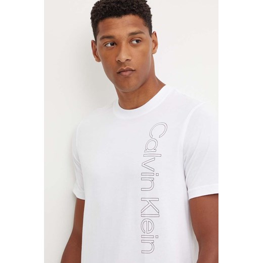 Calvin Klein Performance t-shirt męski kolor biały z nadrukiem 00GMF4K113 ze sklepu ANSWEAR.com w kategorii T-shirty męskie - zdjęcie 174704531
