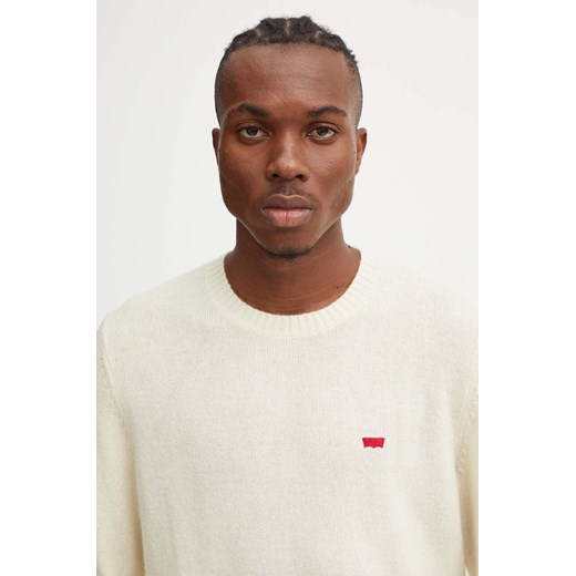 Levi&apos;s sweter wełniany męski kolor beżowy lekki ze sklepu ANSWEAR.com w kategorii Swetry męskie - zdjęcie 174704781
