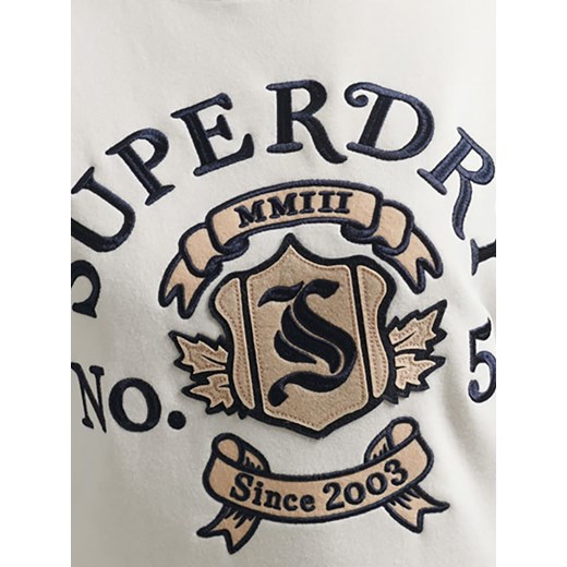 Sukienka Superdry biała z długim rękawem z napisami casual mini na spacer