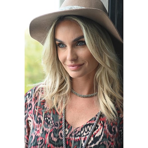 Sukienka BLEU D'AZUR z dekoltem v na jesień z długimi rękawami 