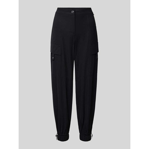 Spodnie materiałowe o kroju relaxed fit z aplikacją z logo ze sklepu Peek&Cloppenburg  w kategorii Spodnie damskie - zdjęcie 174746273