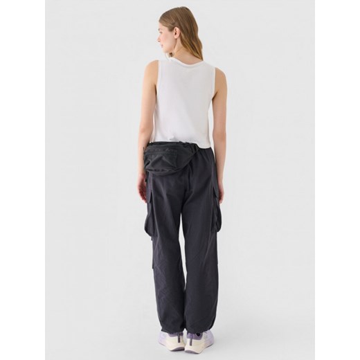 Damski crop top 4F 4FRAW24TSLEF183 - biały ze sklepu Sportstylestory.com w kategorii Bluzki damskie - zdjęcie 174761213