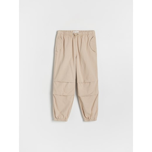 Reserved - Classic denim parachute - beżowy ze sklepu Reserved w kategorii Spodnie dziewczęce - zdjęcie 174765931