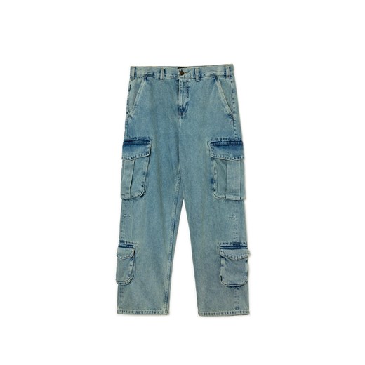 Cropp - Baggy z kieszeniami cargo - niebieski ze sklepu Cropp w kategorii Jeansy męskie - zdjęcie 174770970