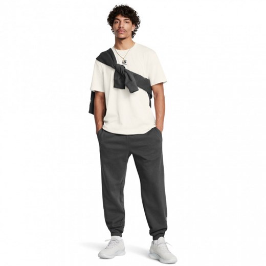 Męskie spodnie dresowe Under Armour UA Curry Jogger Splash - szare ze sklepu Sportstylestory.com w kategorii Spodnie męskie - zdjęcie 174801374