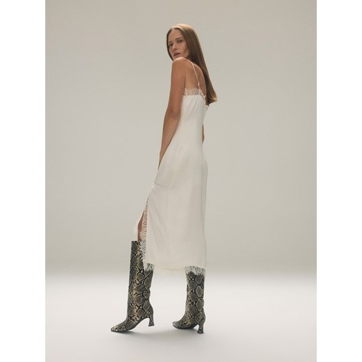 Reserved - Satynowa sukienka midi z koronką - złamana biel ze sklepu Reserved w kategorii Sukienki - zdjęcie 174804354