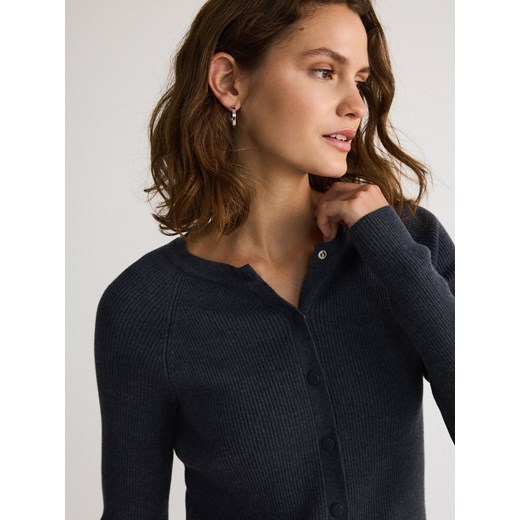 Sweter damski Reserved w serek 