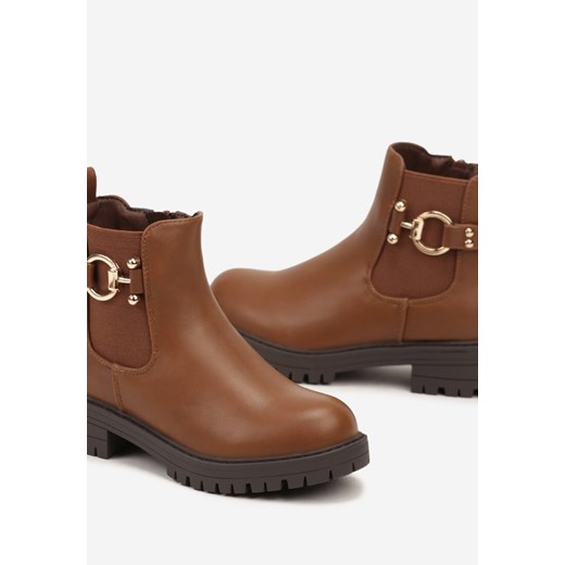 Brązowe Płaskie Botki w Stylu Sztybletów z Ozdobną Klamrą Creirra 33 born2be.pl wyprzedaż