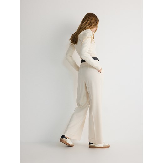 Reserved - Szerokie spodnie z paskiem - złamana biel Reserved M Reserved