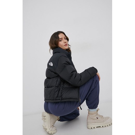 The North Face Kurtka puchowa W 1996 RETRO NUPTSE JACKET damska kolor czarny zimowa NF0A3XEOLE41 ze sklepu PRM w kategorii Kurtki damskie - zdjęcie 174818223