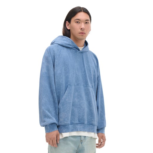 Cropp - Niebieska bluza oversize z kapturem UNISEX - niebieski ze sklepu Cropp w kategorii Bluzy męskie - zdjęcie 174843613