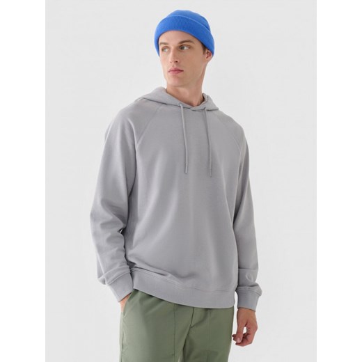 Męska bluza dresowa nierozpinana z kapturem 4F 4FRAW24TSWSM1821 - szara ze sklepu Sportstylestory.com w kategorii Bluzy męskie - zdjęcie 174868083