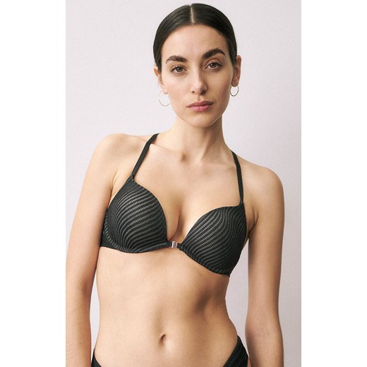 Triumph biustonosz push-up push-up zapinany z przodu czarny Harmony Spotlight WHUF 10217429, Kolor czarny, Rozmiar 70A, Triumph ze sklepu Primodo w kategorii Biustonosze - zdjęcie 174912513