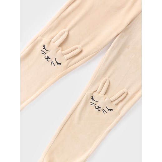 Sinsay - Spodnie z aplikacją - beżowy Sinsay 122 Sinsay