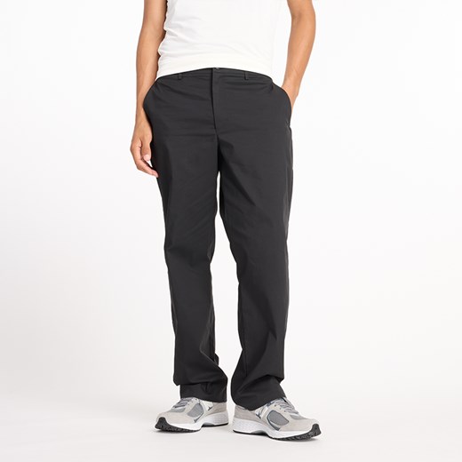 Spodnie męskie New Balance MP43560BK – czarne ze sklepu New Balance Poland w kategorii Spodnie męskie - zdjęcie 174965344